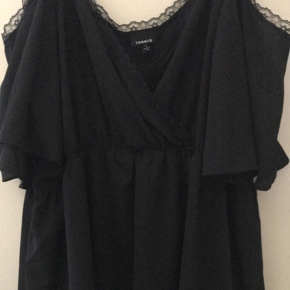 Two cute flowy shirts. - Picture 4 of 6